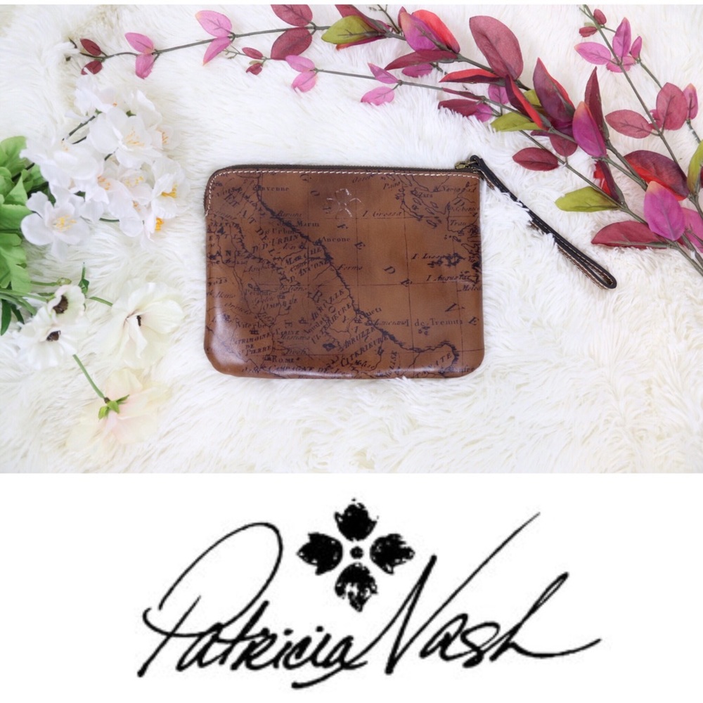 Patricia Nash | Cassini Wristlet - Signature Map